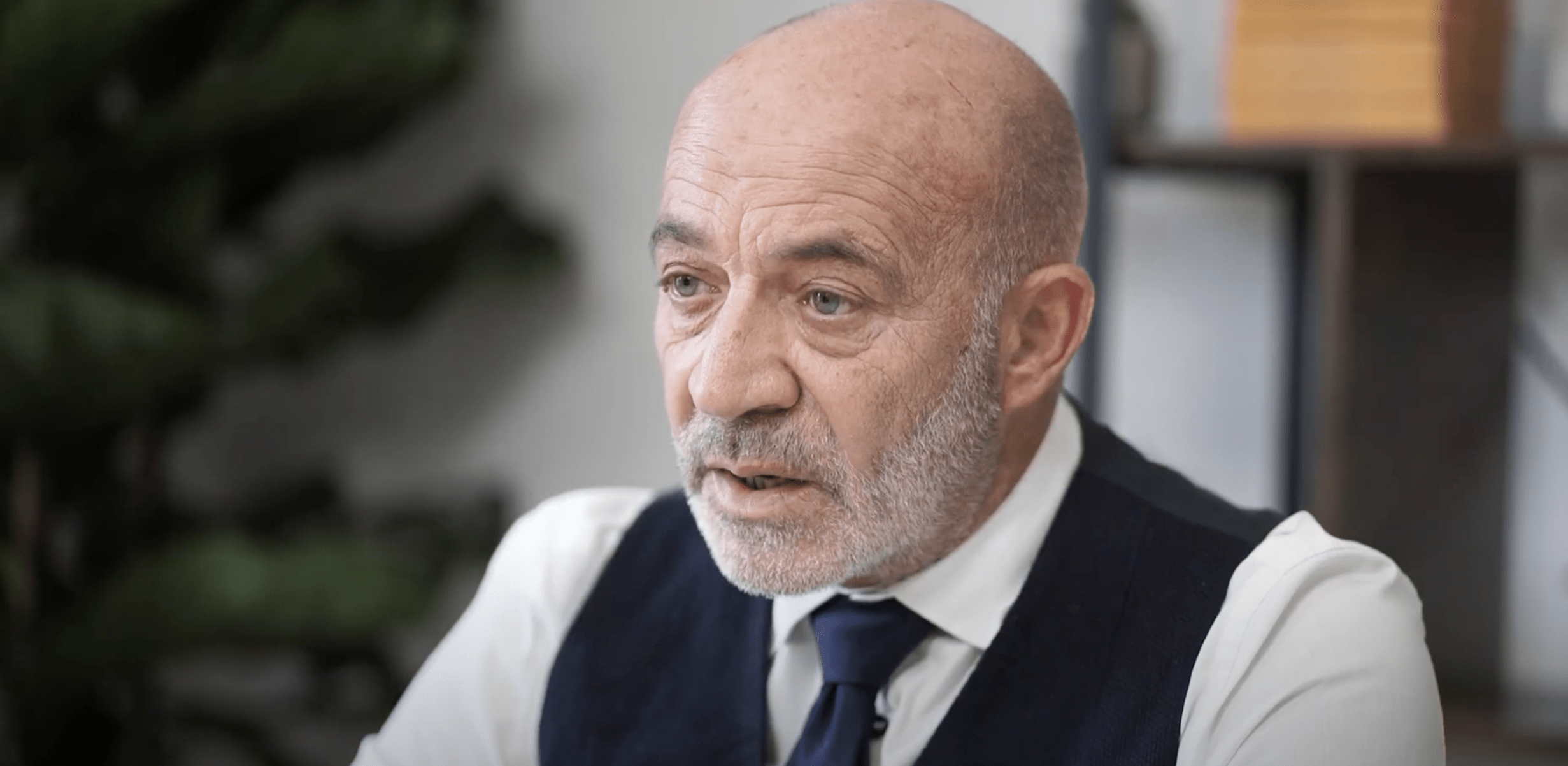 Cargar video: MEET ORIANO